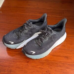 Hoka Arahi Women's Black Sneakers